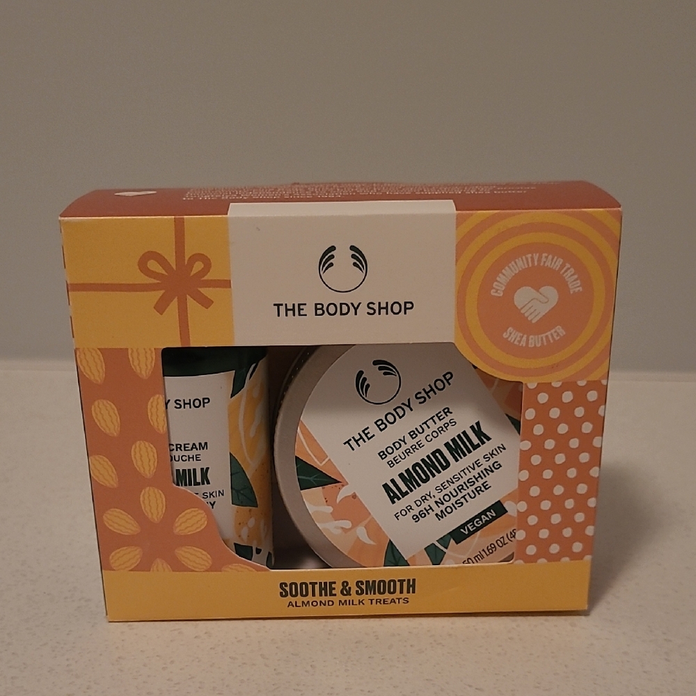 The Body Shop Almond Milk Soothe & Smooth Set